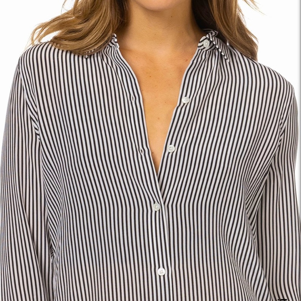 EQUIPMENT Perfect for dressing up or at the office. 100% silk and a great brand